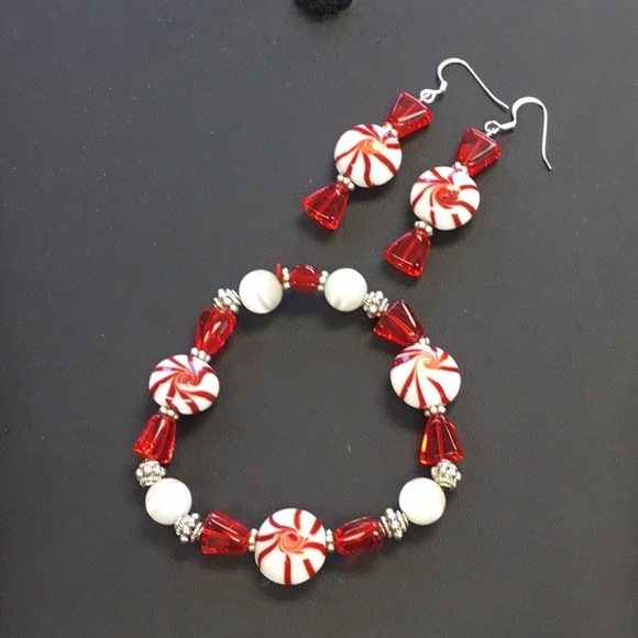 Peppermint Candy Beaded Bracelet and earrings set - Picture 3 of 7